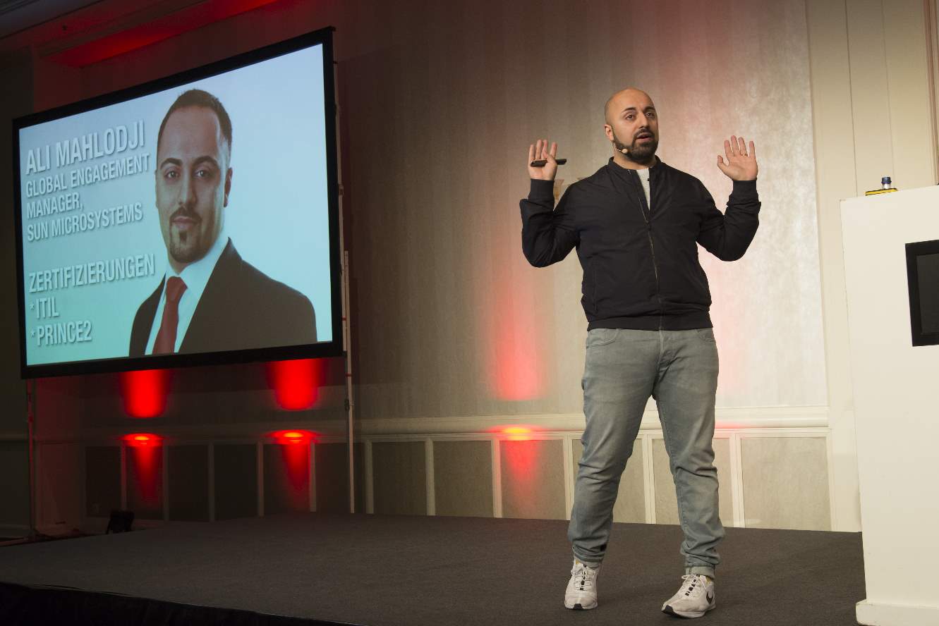 Ali Mahlodji begeisterte mit seiner Key Note auf der PM Welt