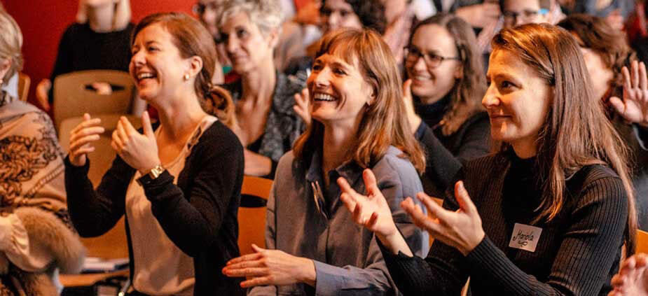 So bauen Sie mit Ihrer Körpersprache Brücken